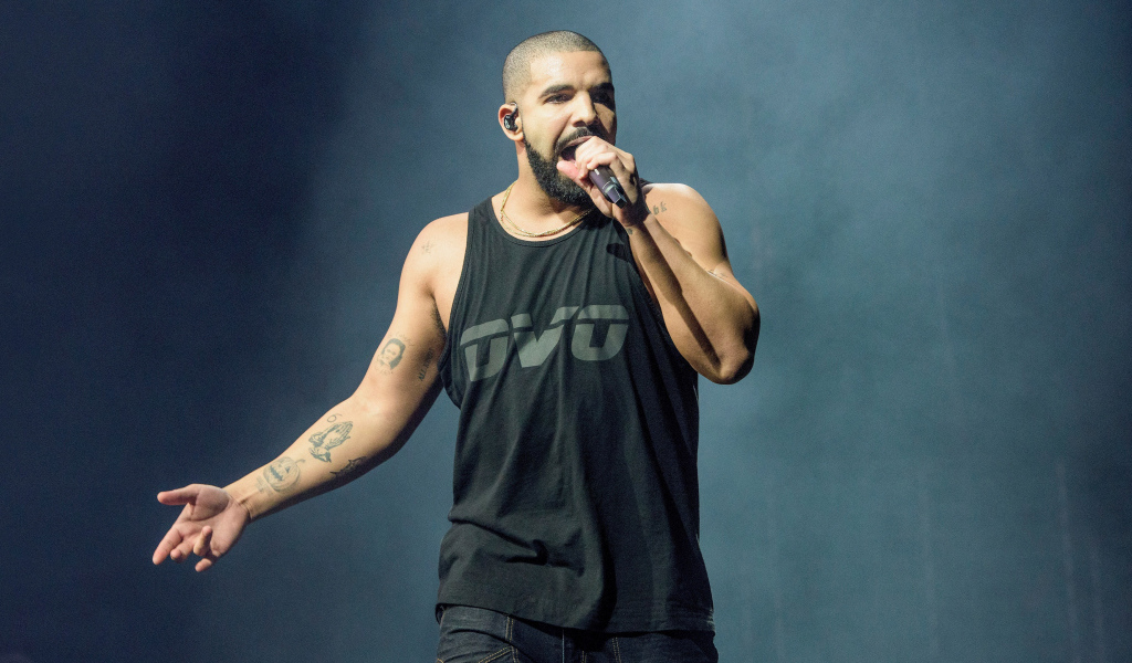 Канадский рэпер Дрейк на выступлении