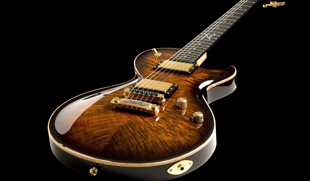 Дорогая гитара DBZ Guitars Bolero на черном фоне