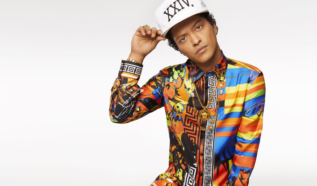 Популярный исполнитель  Бруно Марс фото на белом фоне