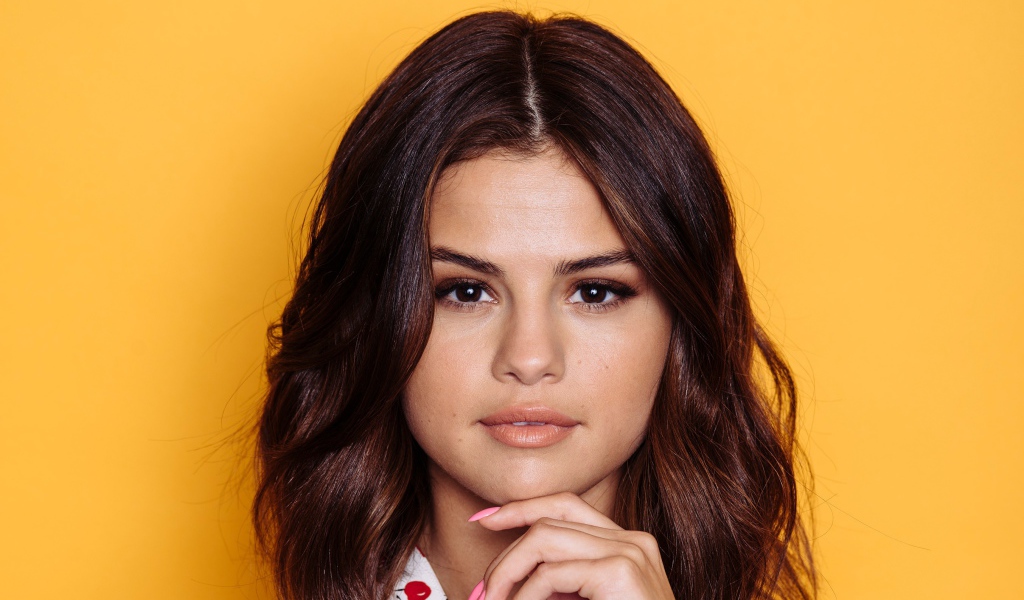 Знаменитая молодая исполнительница Селена Гомес