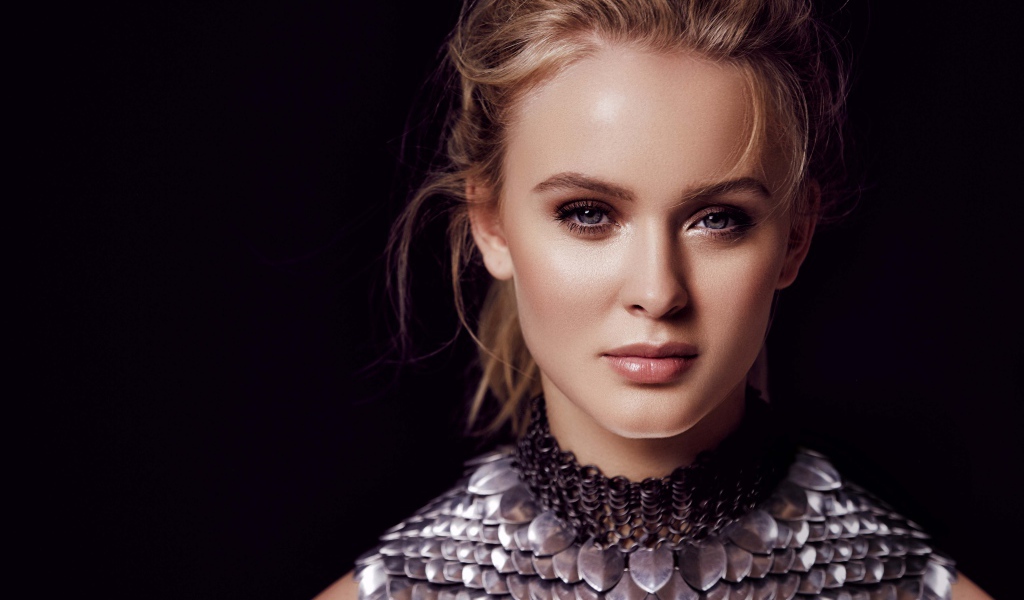 Молодая шведская певица Зара Ларссон