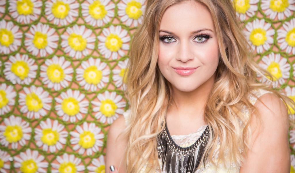 Молодая кантри певица Келси Баллерини 