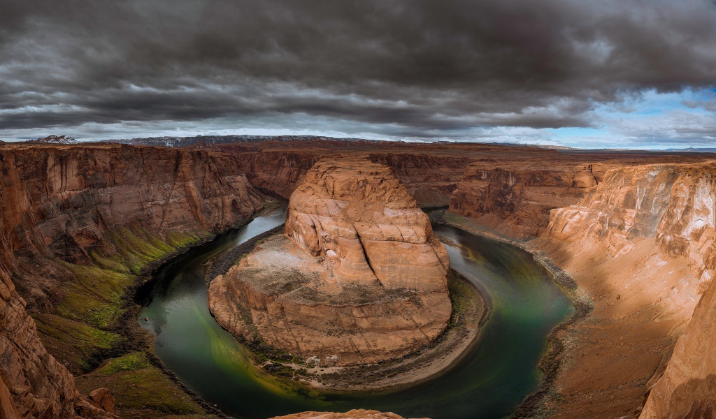 Подковообразный меандр реки Колорадо 
