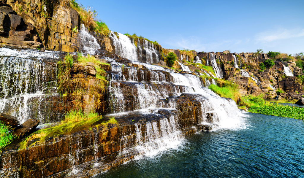 Живописный водопад Понгур, Вьетнам 