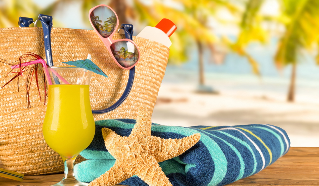 Пляжная сумка с очками, полотенцем, коктейлем и морской звездой