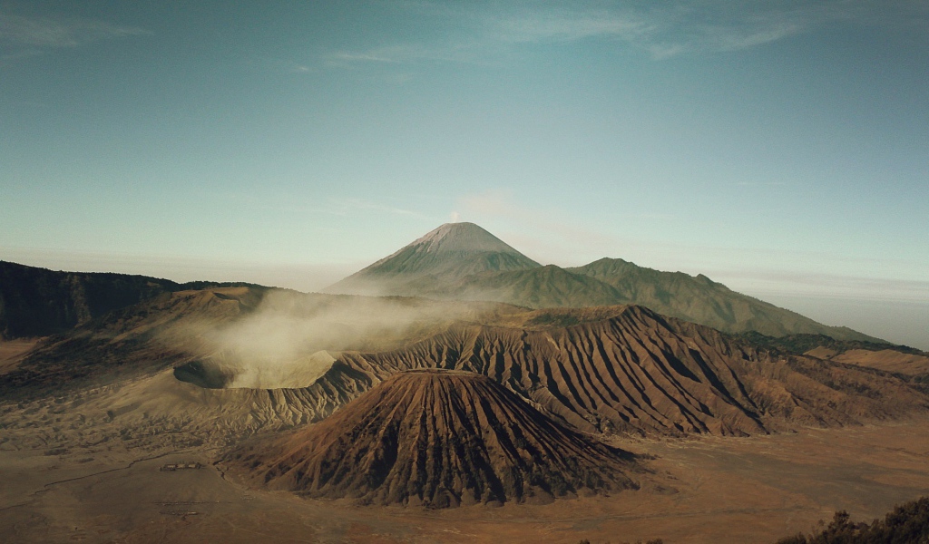 Кратеры вулкана Бромо,  Индонезия
