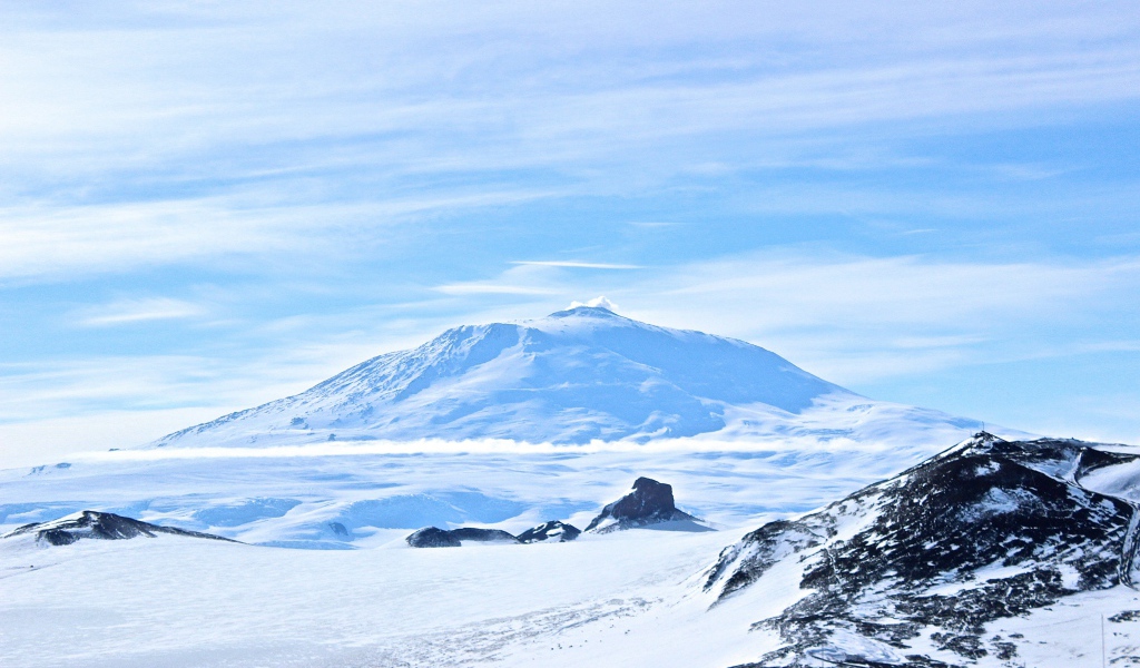 Заснеженный вулкан Эребус, Антарктида