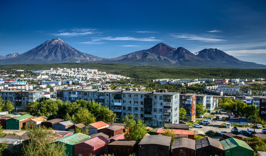 Вид на  вулкан Авачинская сопка, Камчатка 