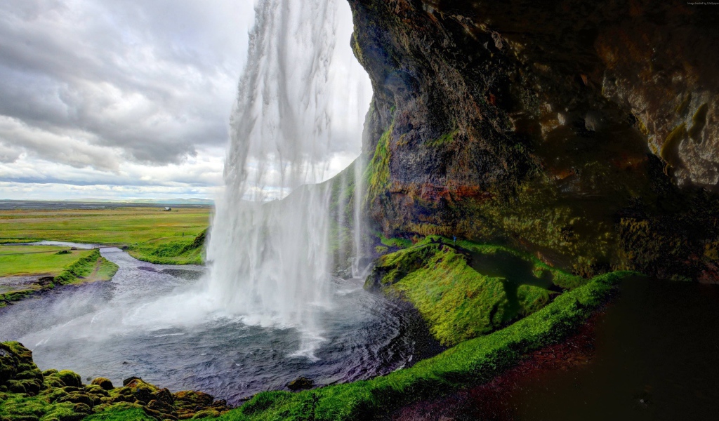 Красивый водопад Сельяландсфосс, Исландия