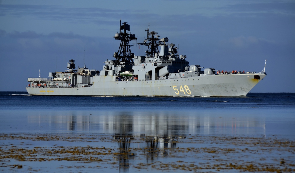 Большой противолодочный корабль Адмирал Пантелеев на воде