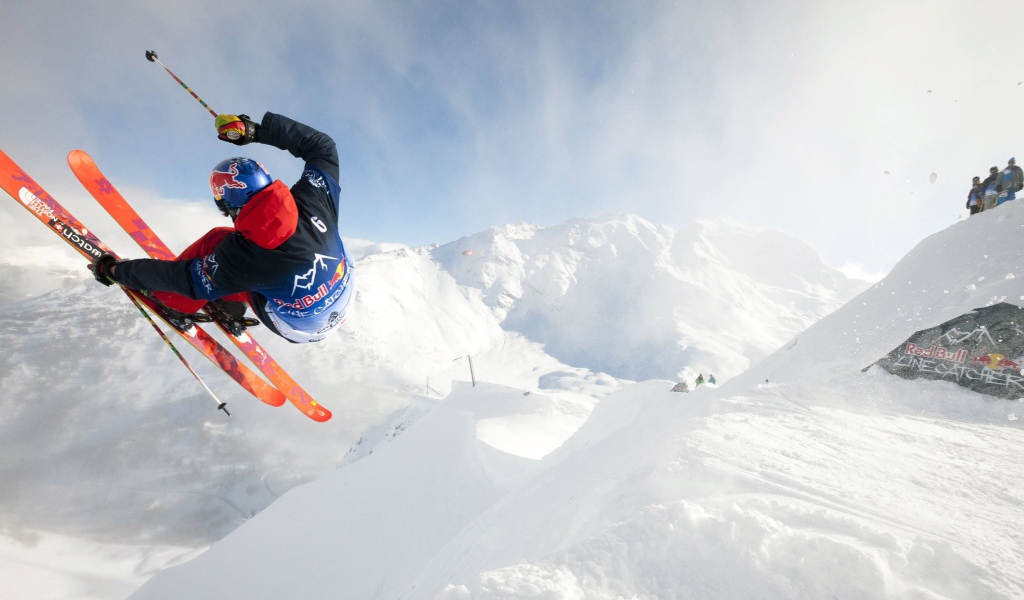 Опасный прыжок лыжника  