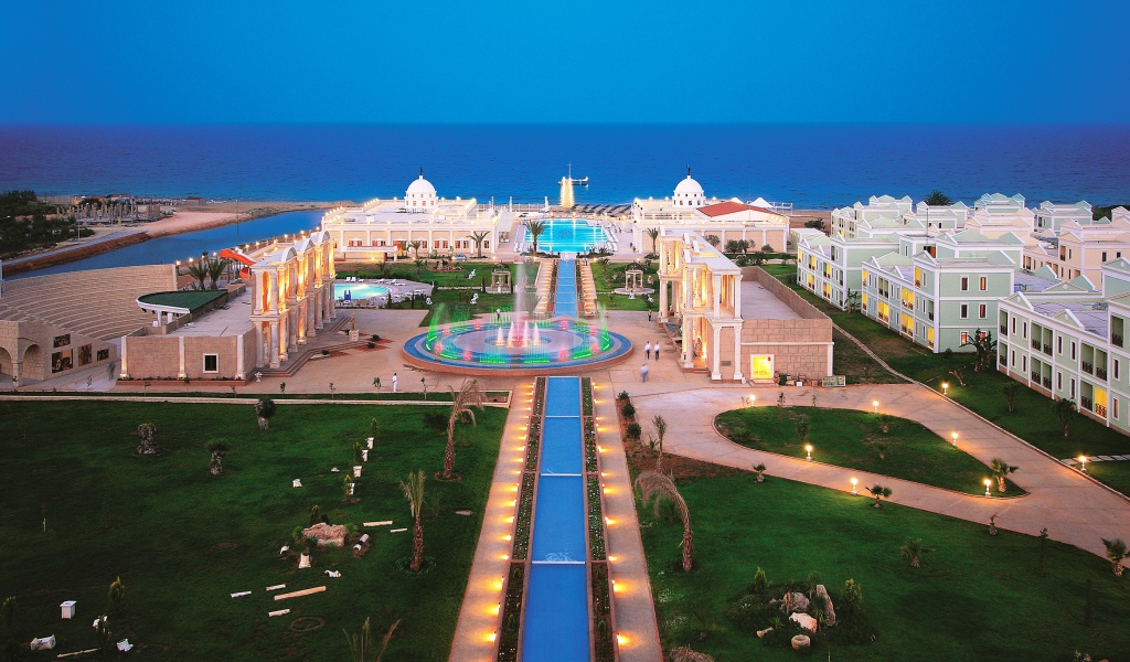 Вид на красивый отель Кая Артемис, Северный Кипр