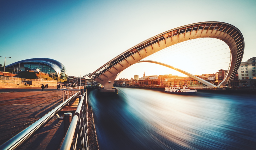 Арочный мост Миллениум город Гейтсхеде, Великобритания 