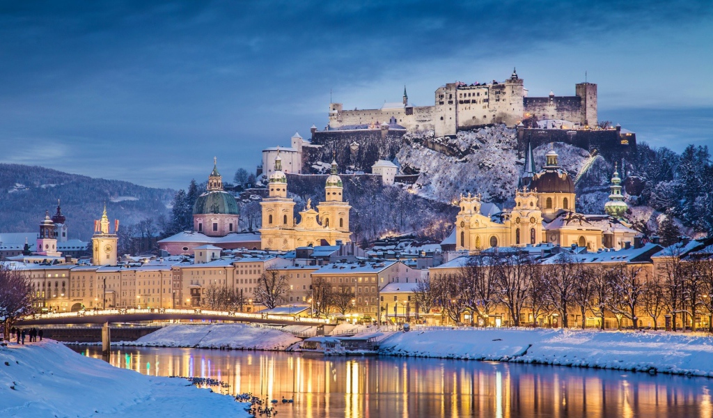 Вечерний зимний Зальцбург, Австрия 