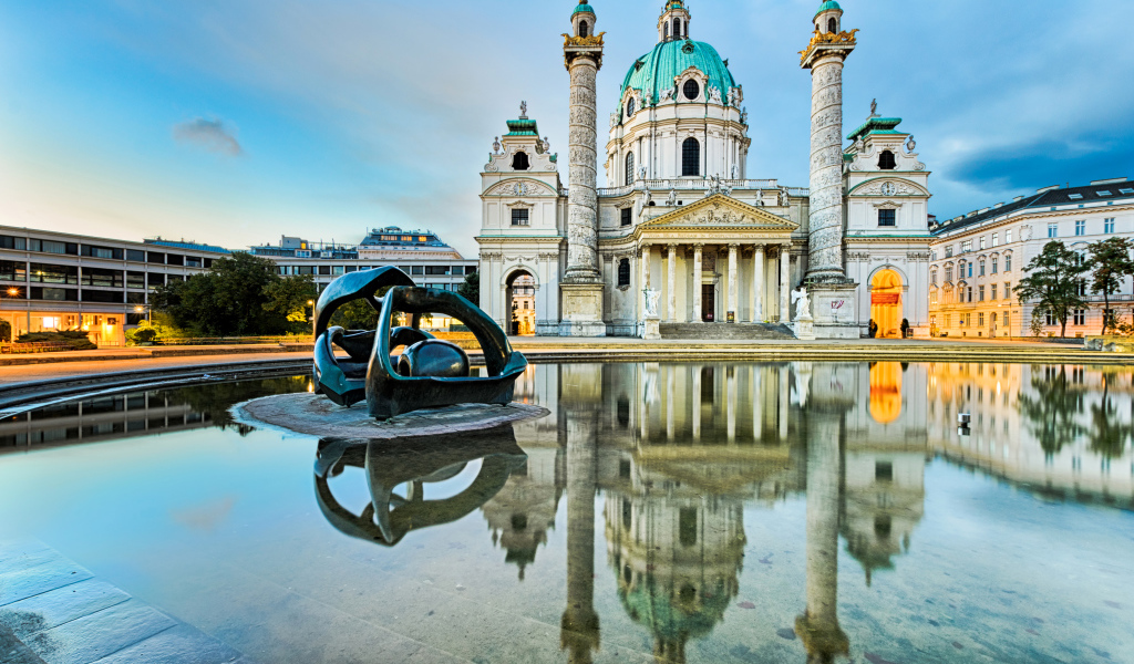 Фонтан у католической церкви Карлскирхе , Вена. Австрия