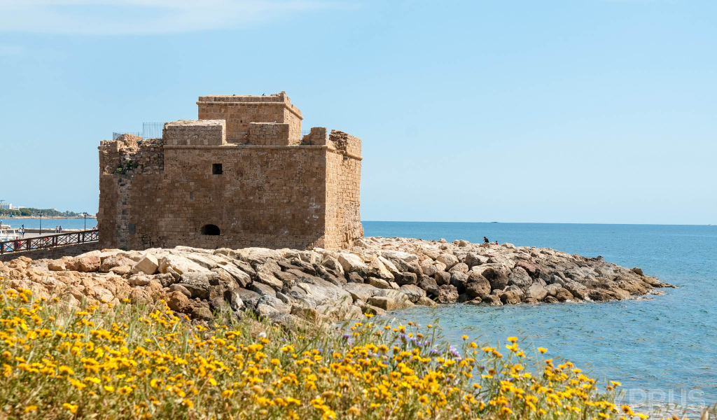 Средневековый Пафосский замок,  Кипр 