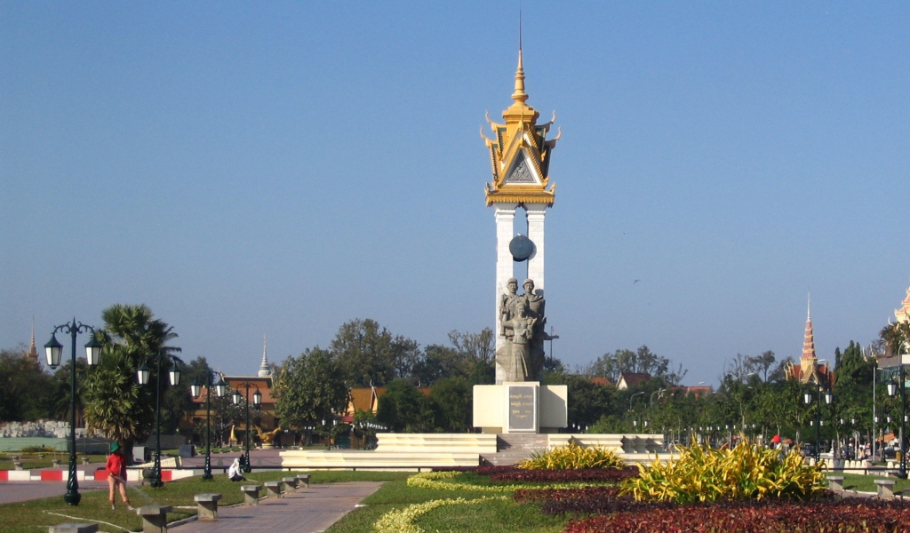 Монумент дружбы Камбоджи и Вьетнама в городе Пномпень 