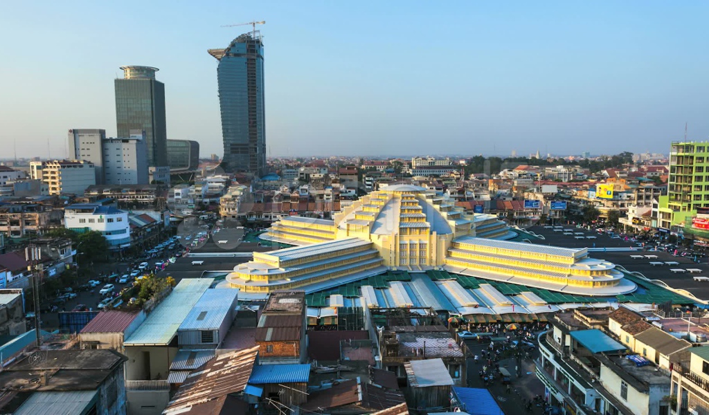 Город Пномпень столица Камбоджи  панорама города 