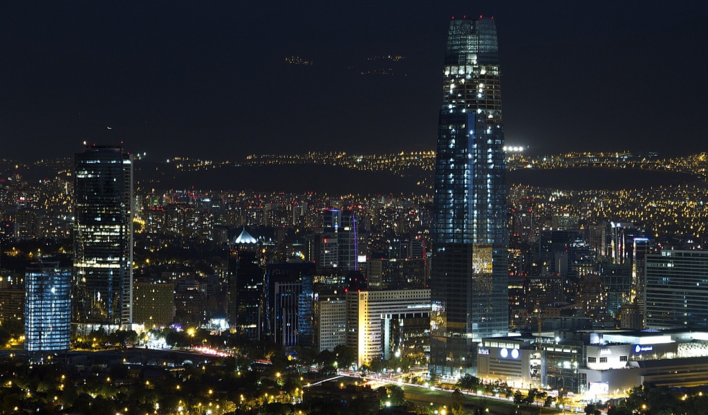 Огни небоскребов ночью, город Сантьяго Чили 