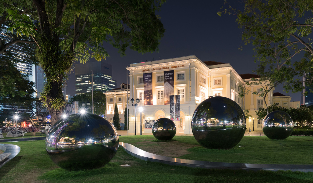 Музей цивилизаций Азии с красивыми черными шарами, Сингапур 