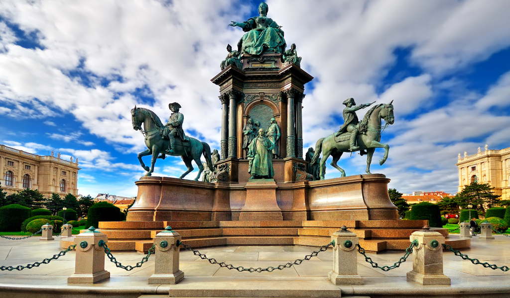 Красивый памятник Марии Терезии, Вена. Австрия 
