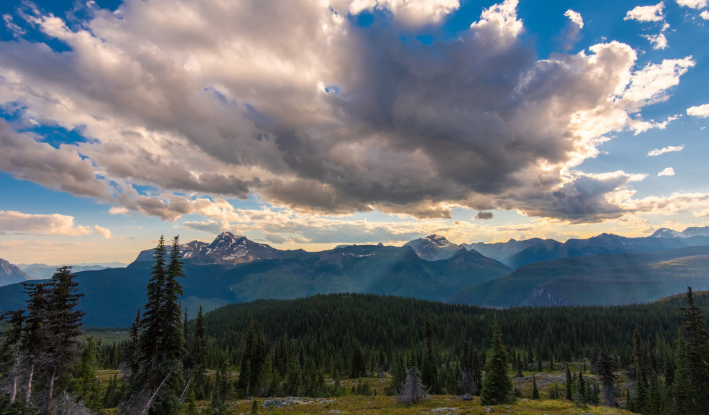 Облака над национальным парком Глейшер, Канада 