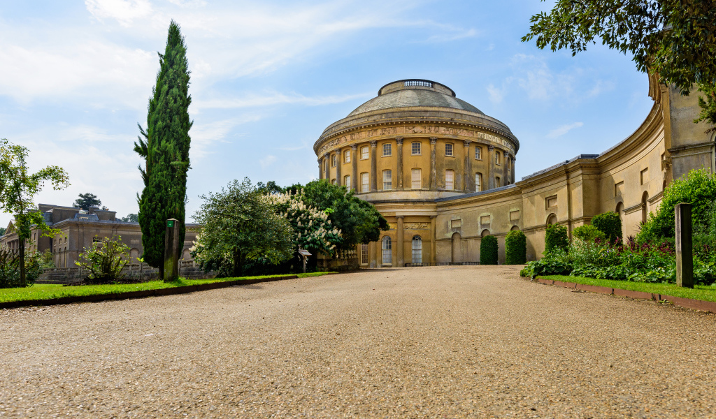Дворец Икворт Хаус, Парк энд Гарденс, Англия