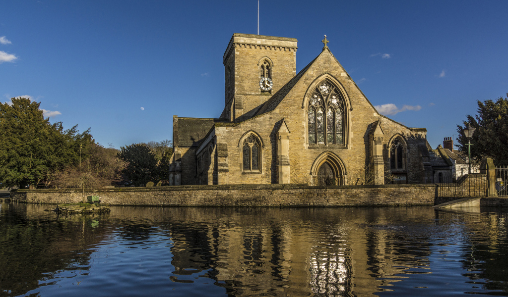 Церковь St Helen у воды город Уэлтон, Англия