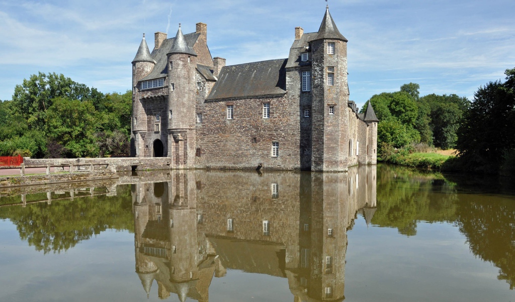 Замок Трекессон,  Кампенеак, Франция 