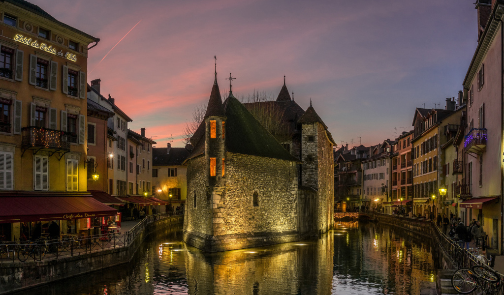 Островной дворец, музей истории города Анси,  Франция 