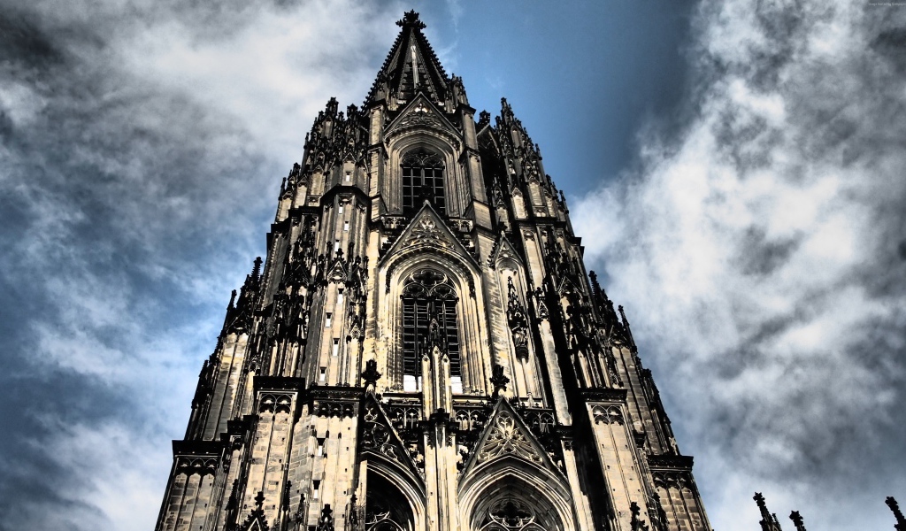 Кельнский собор на фоне красивого неба, Германия