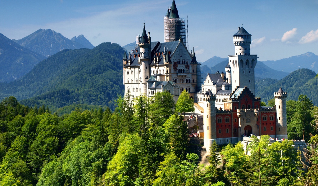 Старинный замок Нойшванштайн, Германия 