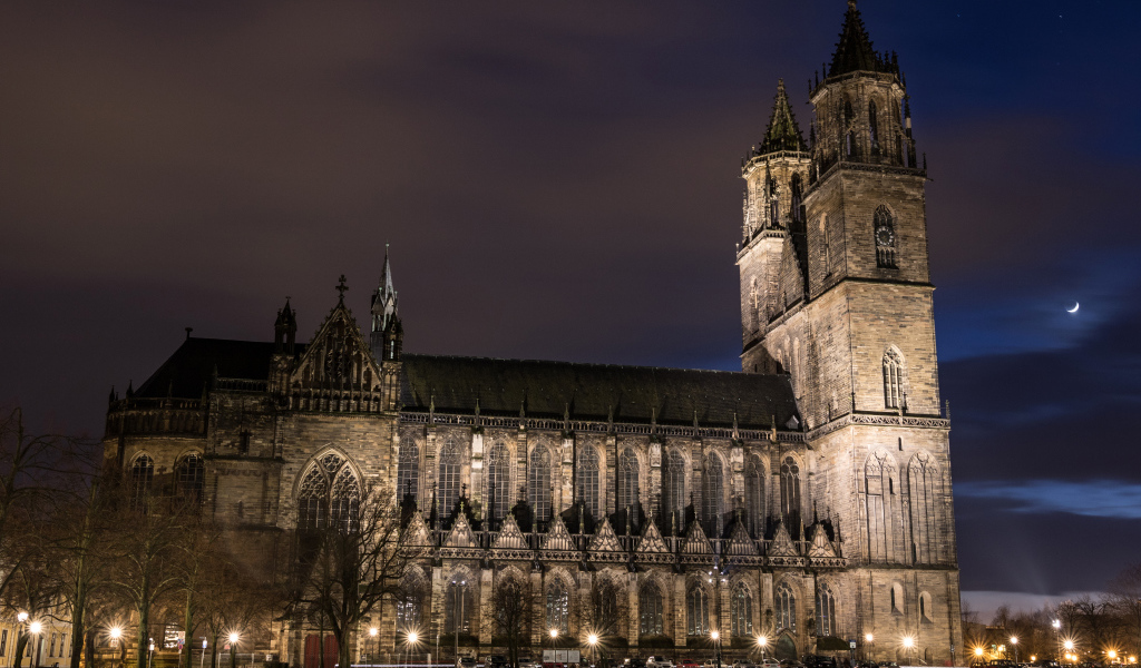 Старинный Магдебургский собор ночью, Германия 