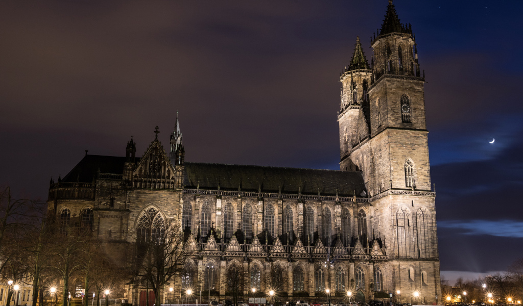 Старинный Магдебургский собор ночью, Германия 