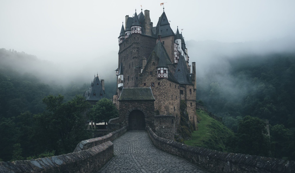 Старинный замок Эльц, Виршем, Германия 