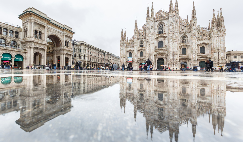 Миланский собор на площади, Италия 