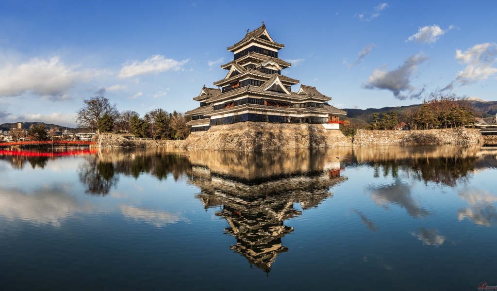 Замок на воде Мацумото, Япония