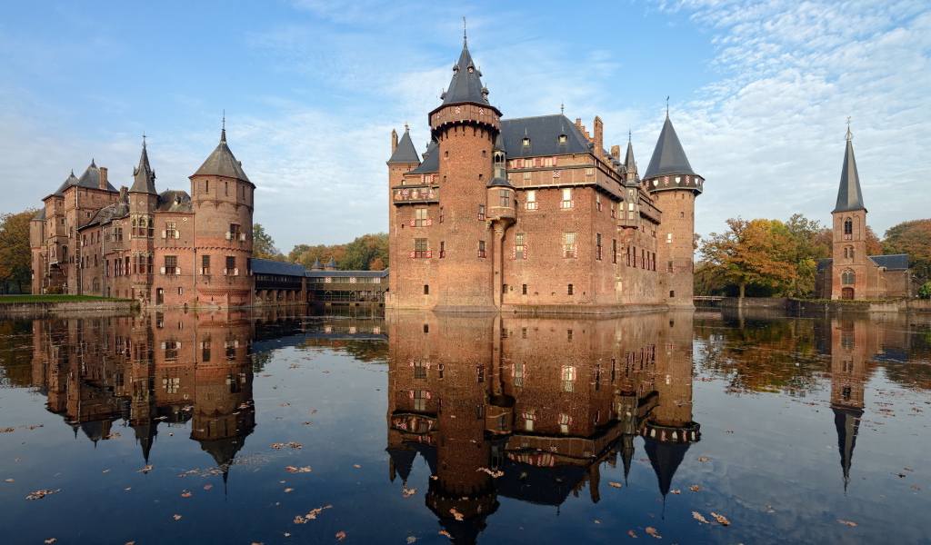 Замок Де Хаар на  воде, Нидерланды 