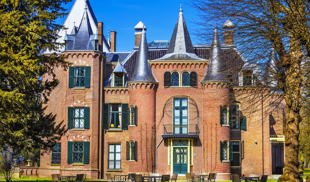 Замок Kasteel Keukenhof в Лиссе, Нидерланды 