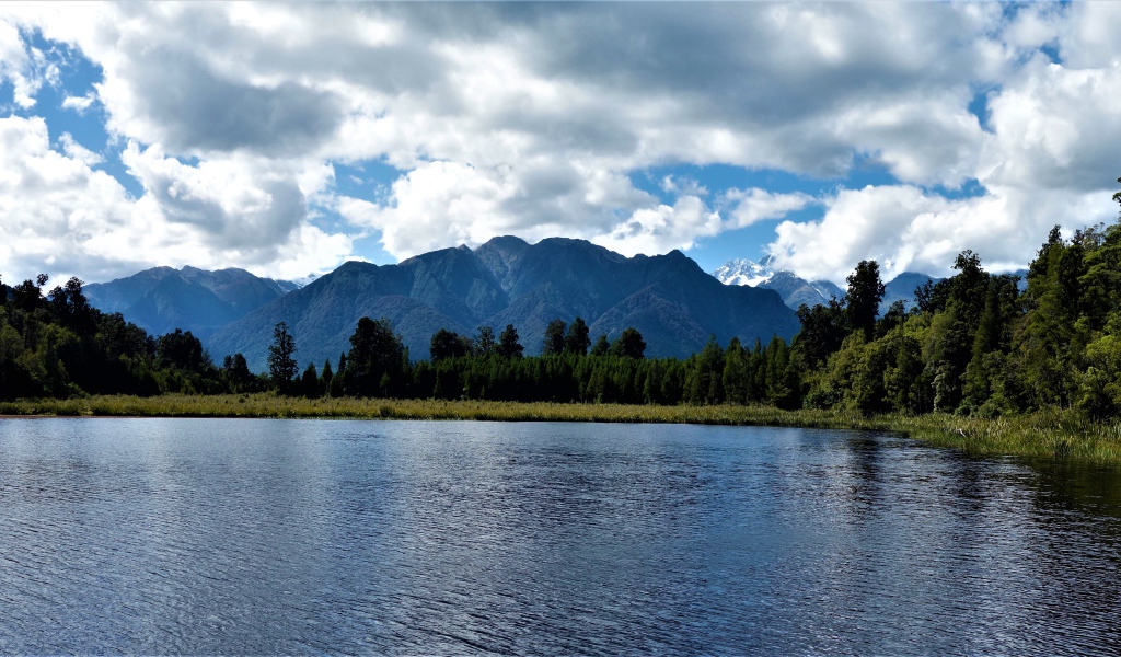 Живописное озеро Мэтисон, Новая Зеландия 