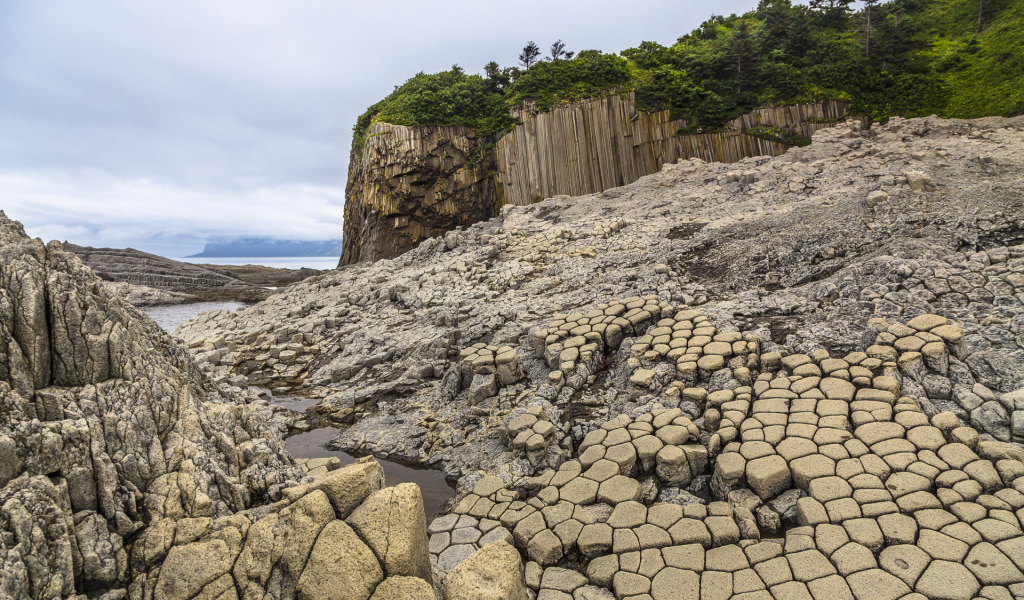 Брусчатка мыса Столбчатого, Курильские острова. Россия 