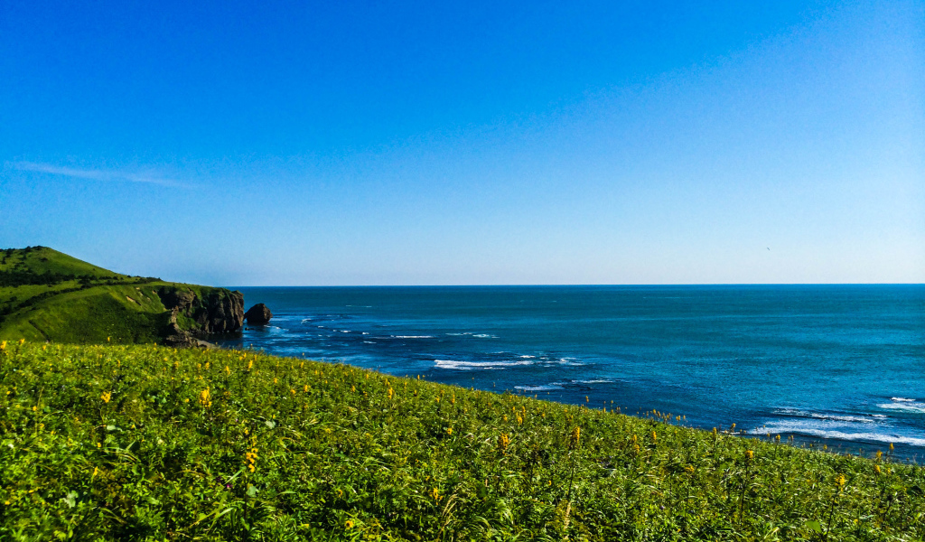 Вид на море хребет Жданко, Сахалин. Россия 