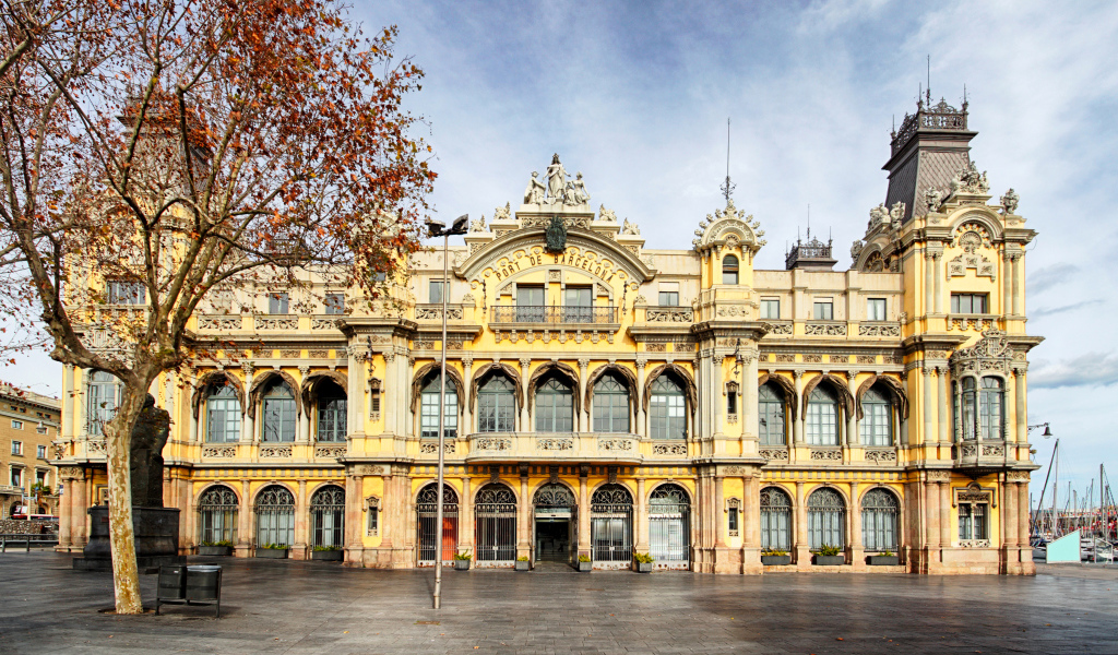 Здание морского порта, Барселона. Испания 