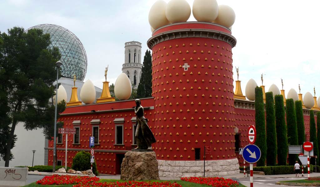 Театр-Музей Дали в Фигерасе, Коста Брава. Испания 