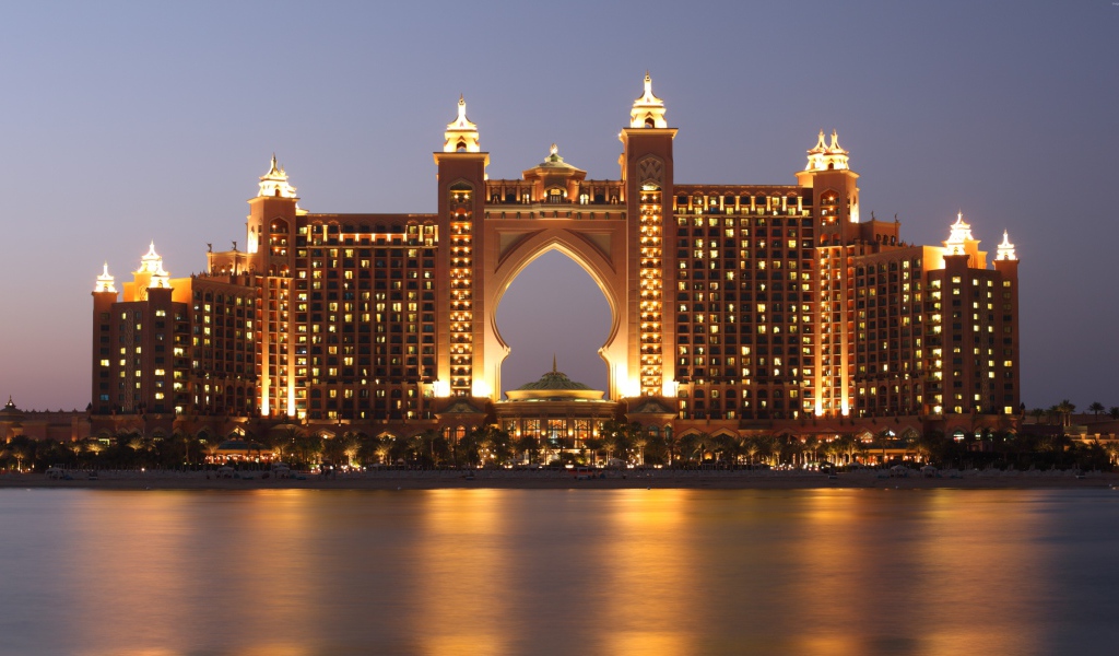 Отель Atlantis The Palm на берегу океана,  Дубай. ОАЭ 