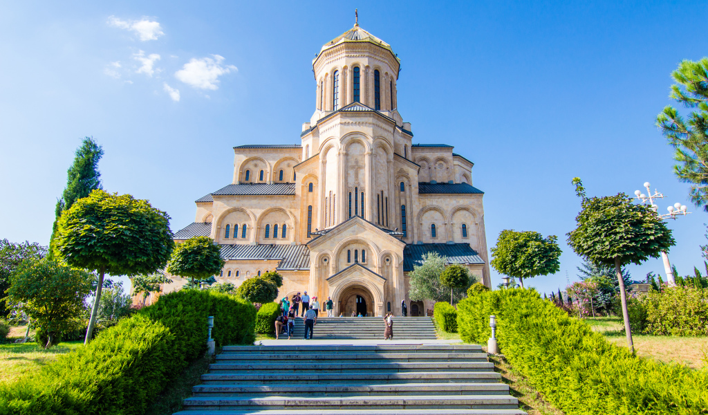 Церковь Цминда Самеба Тбилиси, Грузия 