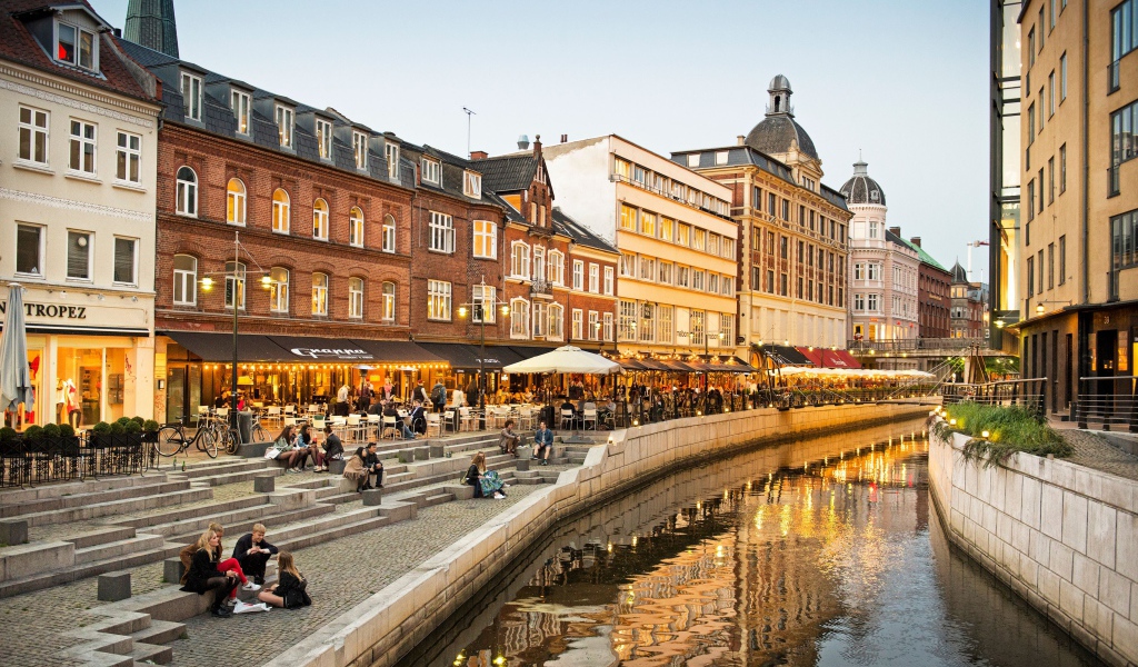 Набережная город Орхус, Дания 
