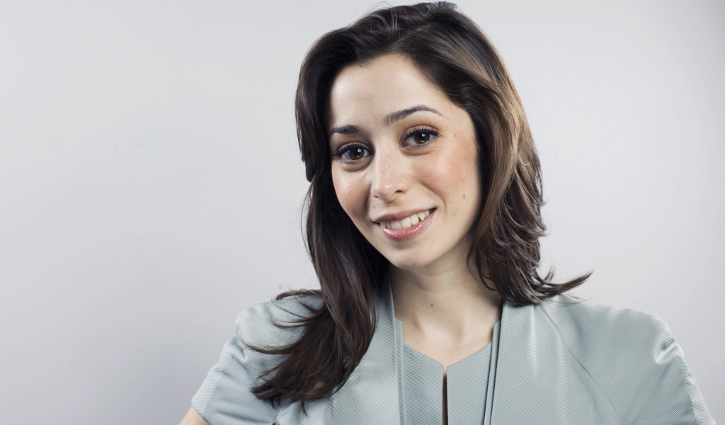 Актриса Кристин Милиоти фото на белом фоне