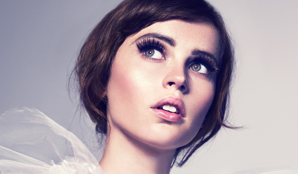 Актриса с выразительными глазами Фелисити Джонс 