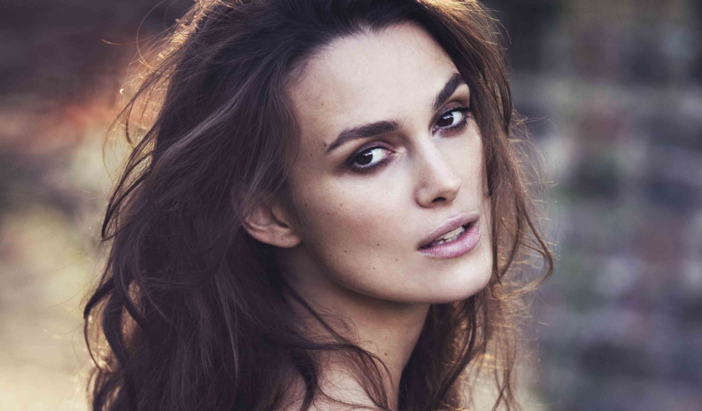 Кареглазая брюнетка актриса Кира Найтли